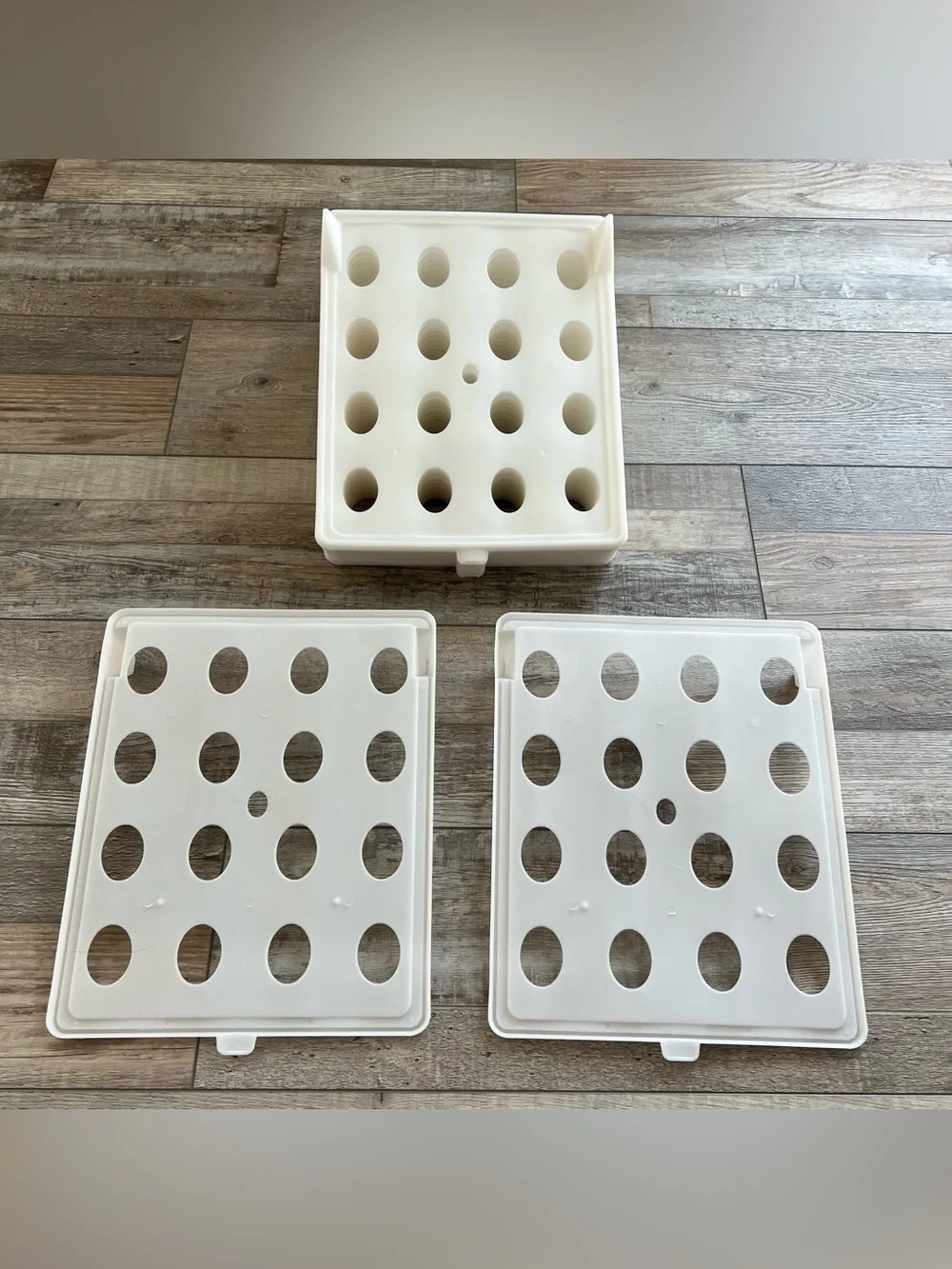 18 White Stackable Clothes Organizer Boards